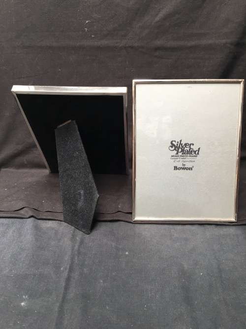 STUNNING PAIR OF BOWON SILVER PLATED PORTRAIT PICTURE FRAME COMPLETE WITH THE GLASS bid per frame