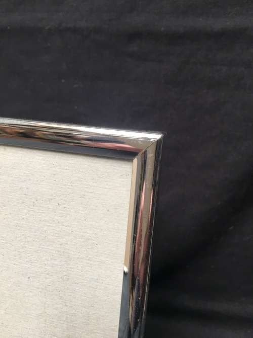 STUNNING SILVER PLATED PORTRAIT PICTURE FRAME COMPLETE WITH THE GLASS