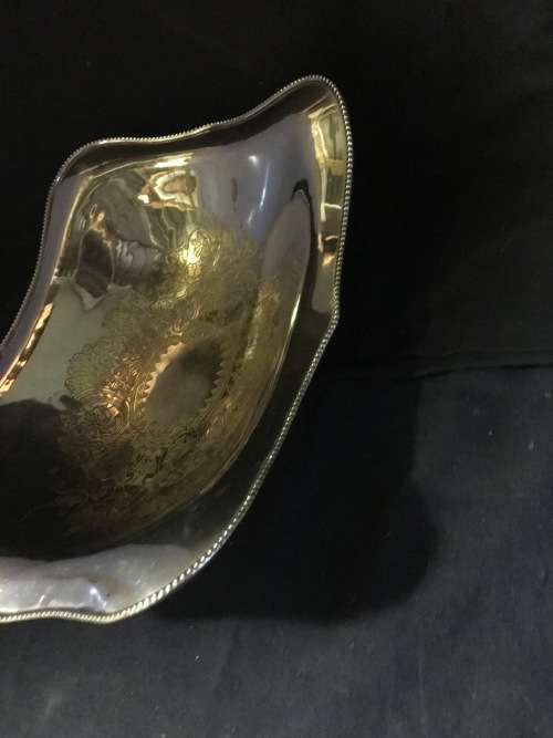 STUNNING HEAVY ANTIQUE SILVER PLATE TABLE CENTRE PIECE BOWL ON BUN FEET WITH ORNATE DETAILING