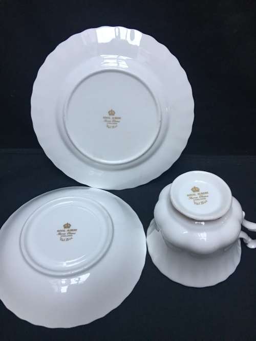 WOW !!! *********LOW R1 START *********ROYAL ALBERT VAL D'or TEA TRIO