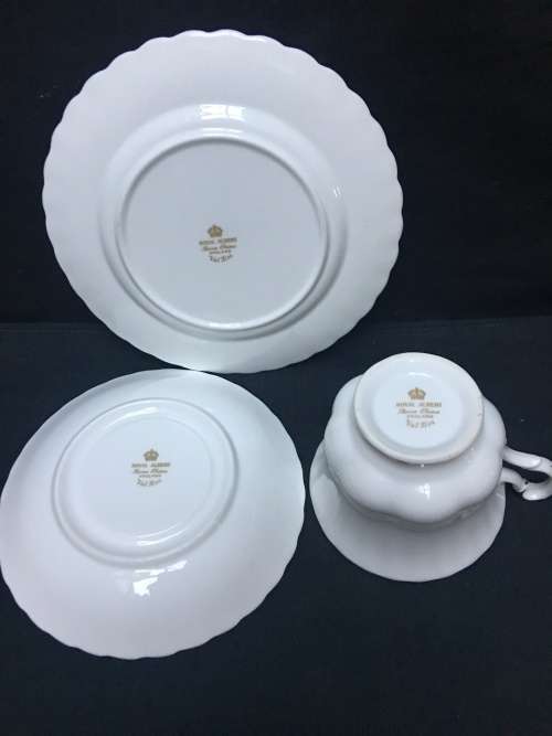 WOW !!! *********LOW R1 START *********ROYAL ALBERT VAL D'or TEA TRIO