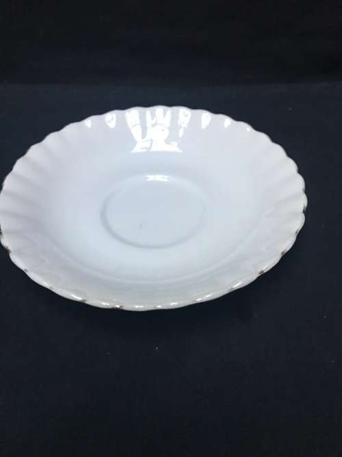 WOW !!! *********LOW R1 START *********ROYAL ALBERT VAL D'or SAUCER , REPLACEMENT PIECE