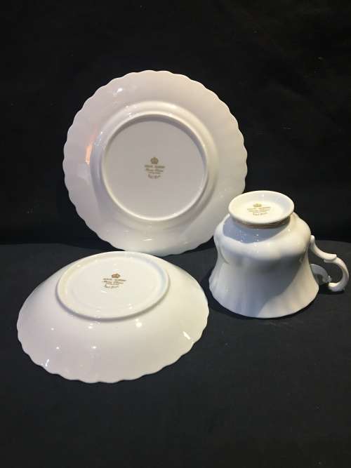 WOW !!! *********LOW R1 START *********ROYAL ALBERT VAL D'or TEA TRIO