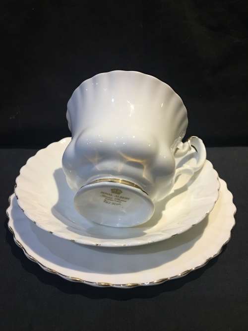 WOW !!! *********LOW R1 START *********ROYAL ALBERT VAL D'or TEA TRIO