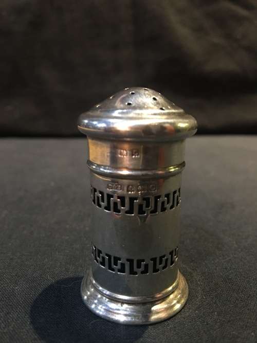 HALLMARKED DOCKER AND BURN c1927 STERLING SILVER CASTER WITH COBALT BLUE GLASS INSERT 13.45g