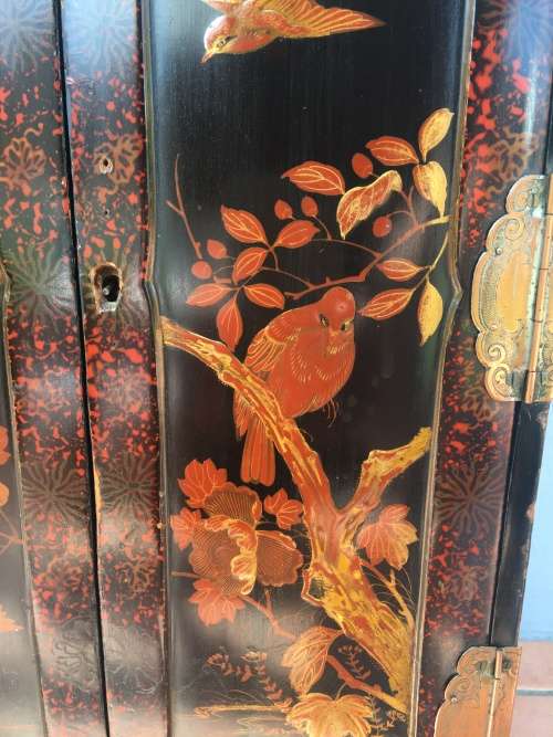 STUNNING LARGE ANTIQUE BLACK LACQUERED AND HAND PAINTED CHINESE MULTI DRAW 2 DOOR CABINET