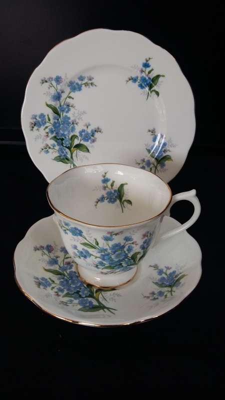 Beautiful Vintage Royal Albert "FORGET ME NOT" Trio c1950s