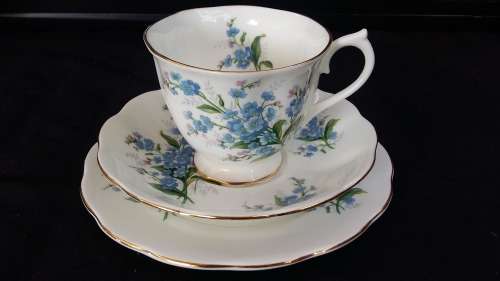 Beautiful Vintage Royal Albert "FORGET ME NOT" Trio c1950s