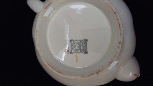 Beautiful Vintage CREAMPETAL Grindley Posie design Tea Pot.