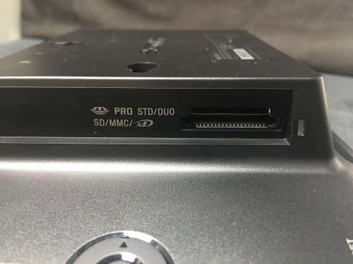 SONY DPF~A72 .....7" DIGITAL PHOTO FRAME UN~USED IN THE BOX WITH ALL THE ACCESSORIES