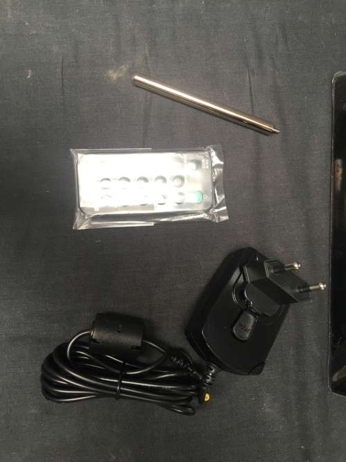 SONY DPF~A72 .....7" DIGITAL PHOTO FRAME UN~USED IN THE BOX WITH ALL THE ACCESSORIES