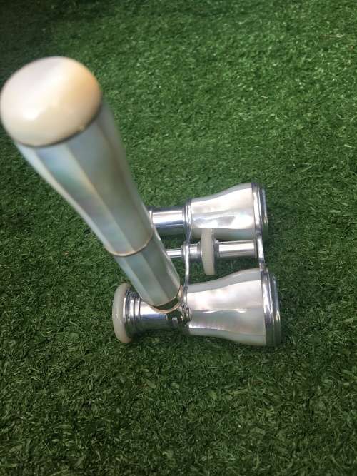 STUNNING SET OF NEGRETTI AND ZIMBRA OPERA GLASSES FINISHED IN MOTHER OF PEARL WITH TELESCOPIC ARM
