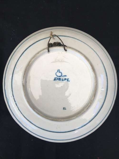 WOW !!! VERY RARE WILHELMINA DELFT WALL PLATE WITH THE COAT OF ARMS DATED TO 1923 HIGHLY COLLECTIBLE