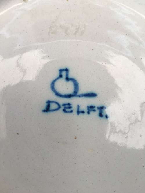 WOW !!! VERY RARE WILHELMINA DELFT WALL PLATE WITH THE COAT OF ARMS DATED TO 1923 HIGHLY COLLECTIBLE
