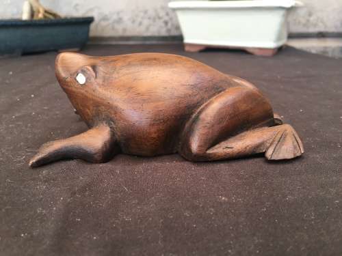 WOW !!! FANTASTIC VINTAGE HAND CARVED WOODEN FROG ORNAMENT