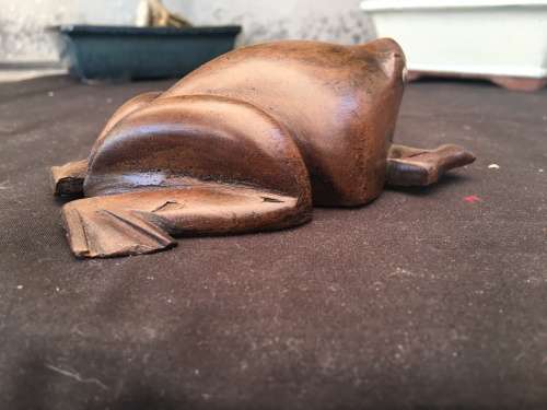 WOW !!! FANTASTIC VINTAGE HAND CARVED WOODEN FROG ORNAMENT