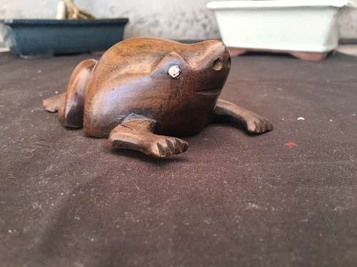 WOW !!! FANTASTIC VINTAGE HAND CARVED WOODEN FROG ORNAMENT