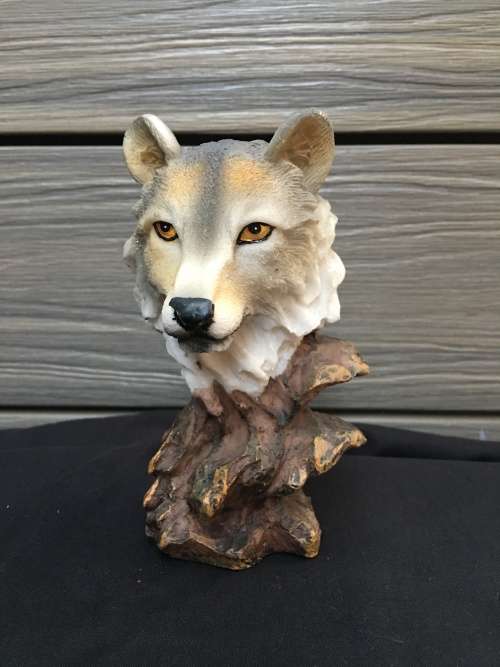 WOW !!!! ABSOLUTELY AMAZING RESIN SCULPTURE OF A WOLFS HEAD IN EXCELLENT CONDITION