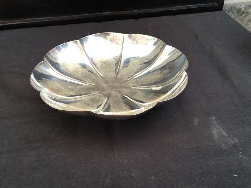 WOW !!! ABSOLUTELY  FANTASTIC SILVER PLATED SCALLOPED TABLE CENTRE PIECE