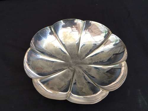 WOW !!! ABSOLUTELY  FANTASTIC SILVER PLATED SCALLOPED TABLE CENTRE PIECE
