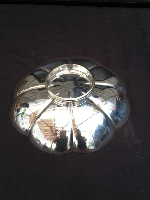 WOW !!! ABSOLUTELY  FANTASTIC SILVER PLATED SCALLOPED TABLE CENTRE PIECE