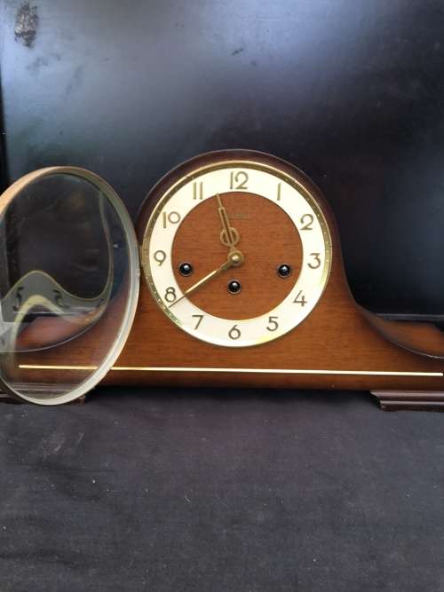 WOW !!! STUNNING MAHOGANY CASED FRANZ HERMLE MANTLE CLOCK WITH THE KEY IN PERFECT WORKING ORDER