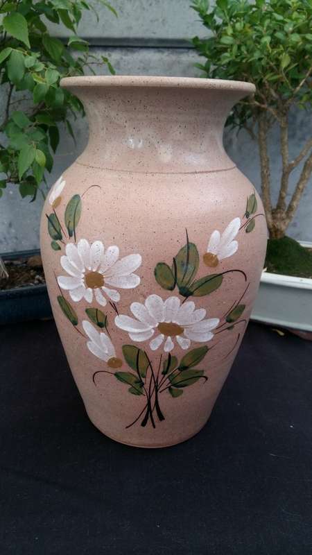 Beautiful Vintage Large Pottery Vase Hand painted White Daisies and green leaves on a tan finish.