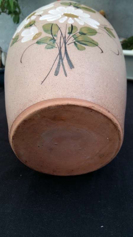 Beautiful Vintage Large Pottery Vase Hand painted White Daisies and green leaves on a tan finish.