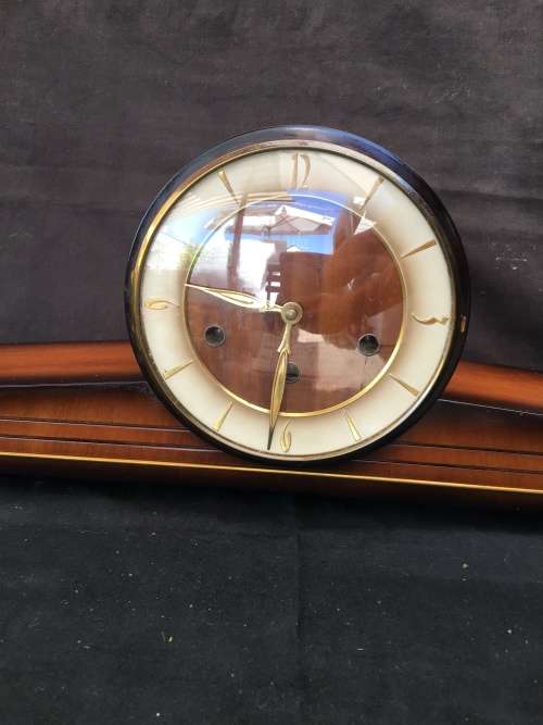STUNNING MAHOGANY CASED BALANCE WHEEL MANTLE CLOCK IN FULL WORKING ORDER WITHOUT THE KEY