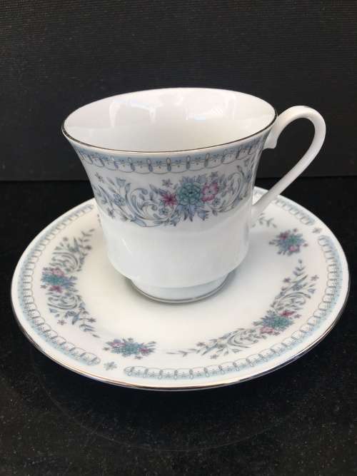 Stunning Vintage Crown Ming Fine China - Jian Shiang- Porcelain Tea Cup and Saucer.