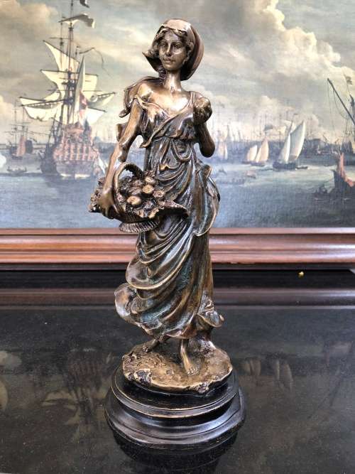WOW !!! STUNNING VINTAGE HOT CAST GENUINE BRONZE FIGURINE OF A MAIDEN PICKING FRUIT @ 1.8Kg's