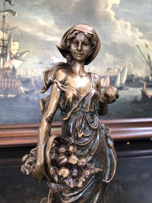 WOW !!! STUNNING VINTAGE HOT CAST GENUINE BRONZE FIGURINE OF A MAIDEN PICKING FRUIT @ 1.8Kg's