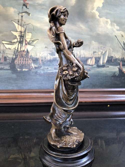 WOW !!! STUNNING VINTAGE HOT CAST GENUINE BRONZE FIGURINE OF A MAIDEN PICKING FRUIT @ 1.8Kg's