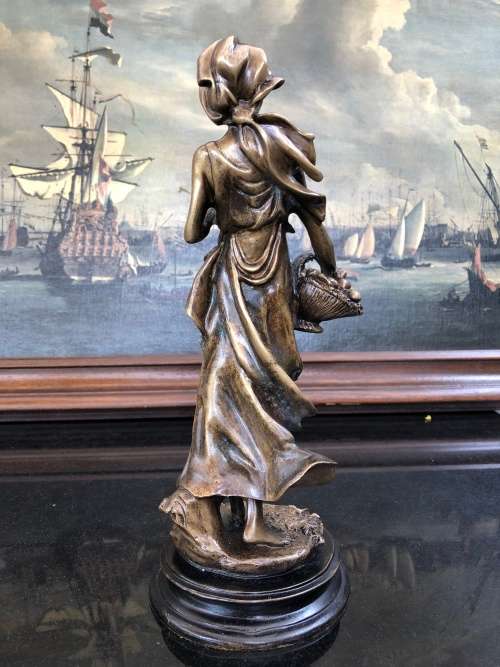 WOW !!! STUNNING VINTAGE HOT CAST GENUINE BRONZE FIGURINE OF A MAIDEN PICKING FRUIT @ 1.8Kg's