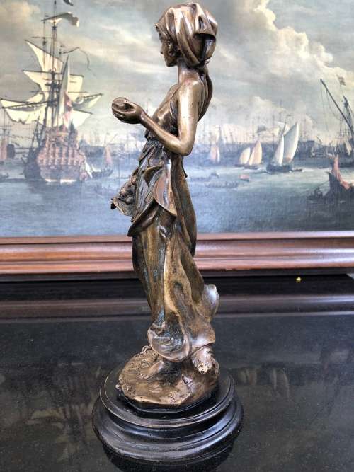 WOW !!! STUNNING VINTAGE HOT CAST GENUINE BRONZE FIGURINE OF A MAIDEN PICKING FRUIT @ 1.8Kg's