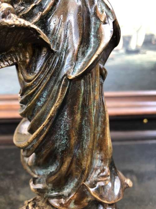 WOW !!! STUNNING VINTAGE HOT CAST GENUINE BRONZE FIGURINE OF A MAIDEN PICKING FRUIT @ 1.8Kg's