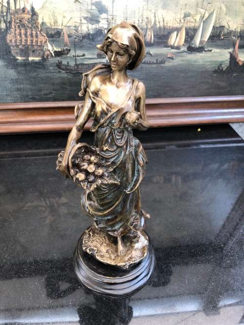 WOW !!! STUNNING VINTAGE HOT CAST GENUINE BRONZE FIGURINE OF A MAIDEN PICKING FRUIT @ 1.8Kg's