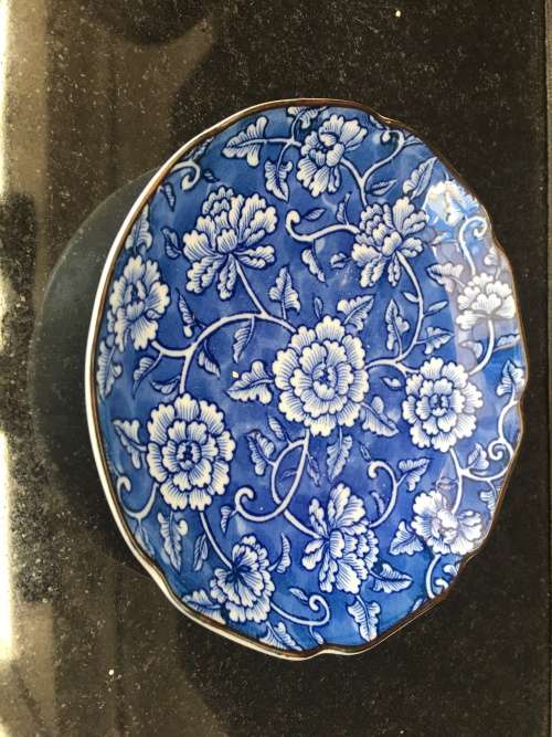 Beautiful Vintage Japanese porcelain Blue and White Arita Plate, signed Juzan-Gama