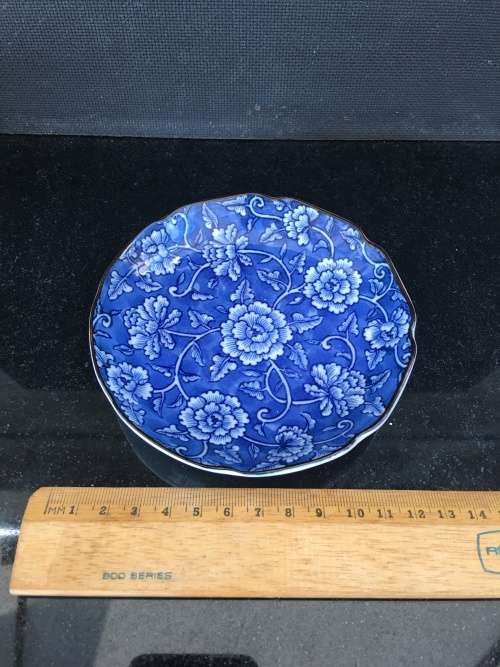 Beautiful Vintage Japanese porcelain Blue and White Arita Plate, signed Juzan-Gama
