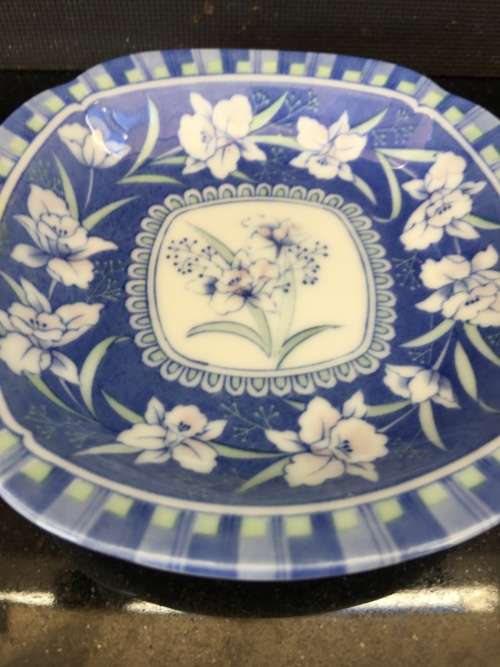 Beautiful Vintage Japanese porcelain Blue and White with lime green. unsigned 12 cm