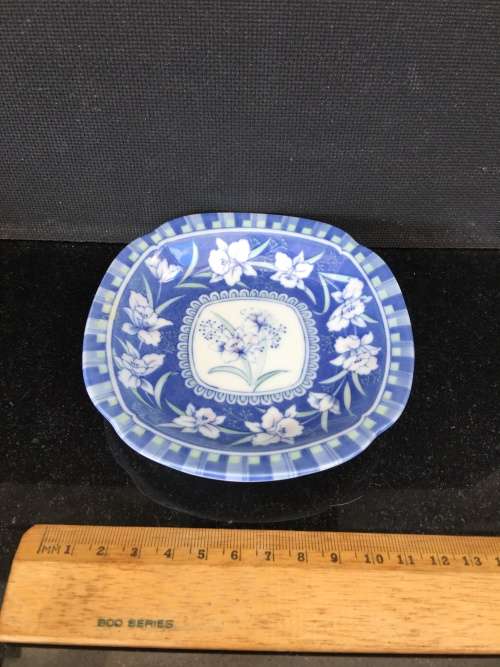 Beautiful Vintage Japanese porcelain Blue and White with lime green. unsigned 12 cm