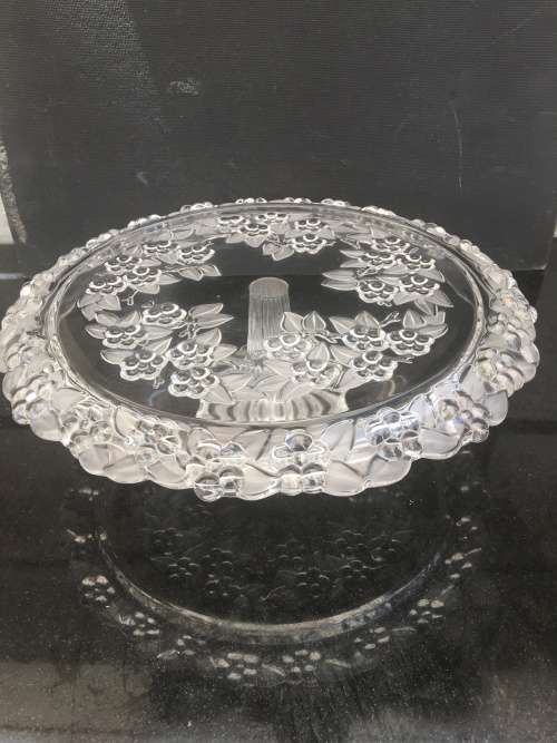 Beautiful Collectible Rare Mikasa "CARMEN" Clear Crystal frosted cake server embossed with flowers.