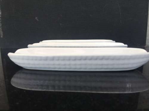 4 lovely white snack dishes in the shape and look of corn. 23 x 6.5 cm
