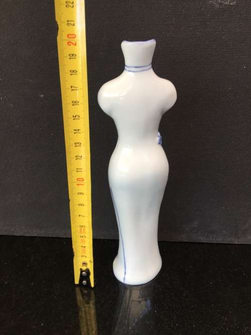 Beautiful Chinese Blue and white Porcelain Traditional Dress Bud Vase.