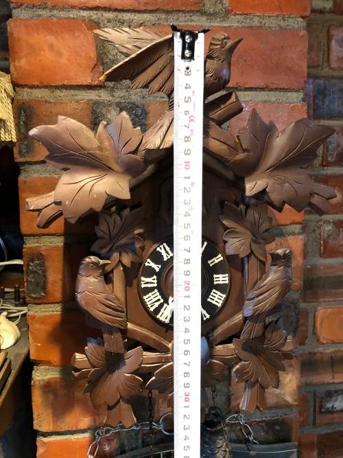 STUNNING BLACK FOREST JAHRESUHRENFABRIK 50 SHATZ GERMAN 8 DAY CUCKOO CLOCK IN FULL WORKING ORDER