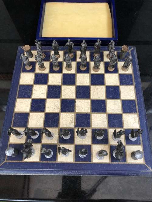 WOW !!! FANTASTIC VINTAGE CAST LEAD CRUSADES THEMED CHESS SET WITH A MATCHING WOODEN CHESS BOARD