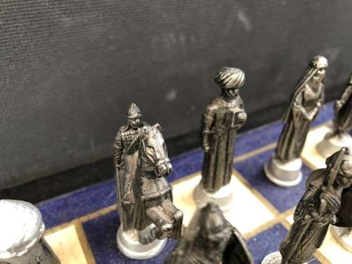 WOW !!! FANTASTIC VINTAGE CAST LEAD CRUSADES THEMED CHESS SET WITH A MATCHING WOODEN CHESS BOARD