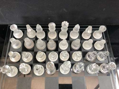 WOW !!! STUNNING DECORATIVE GLASS CHESS SET COMPLETE , CLEAR AND SANDBLASTED PIECES
