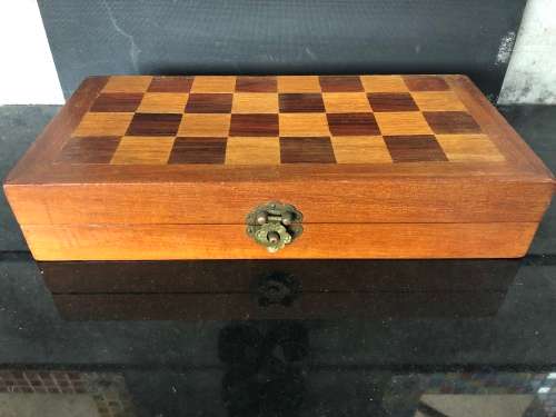 STUNNING VINTAGE FOLDING CHESS BOARD WITH A COMPLETE SET OF CHINESE CARVED PIECES ~CHECK DESCRIPTION