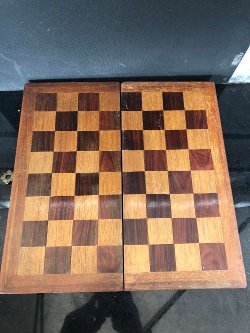 STUNNING VINTAGE FOLDING CHESS BOARD WITH A COMPLETE SET OF CHINESE CARVED PIECES ~CHECK DESCRIPTION